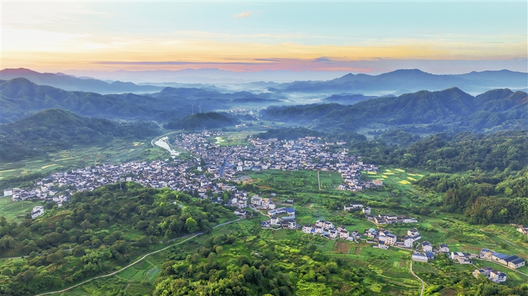 生态古镇景如画