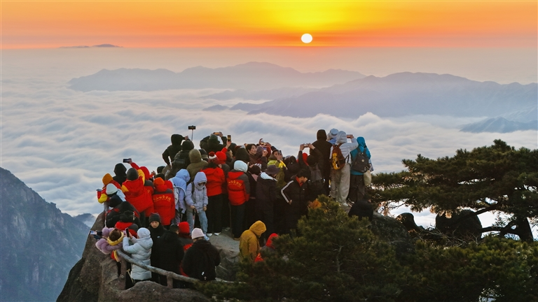 非遗民俗魅力足 骐骥驰骋幸福年