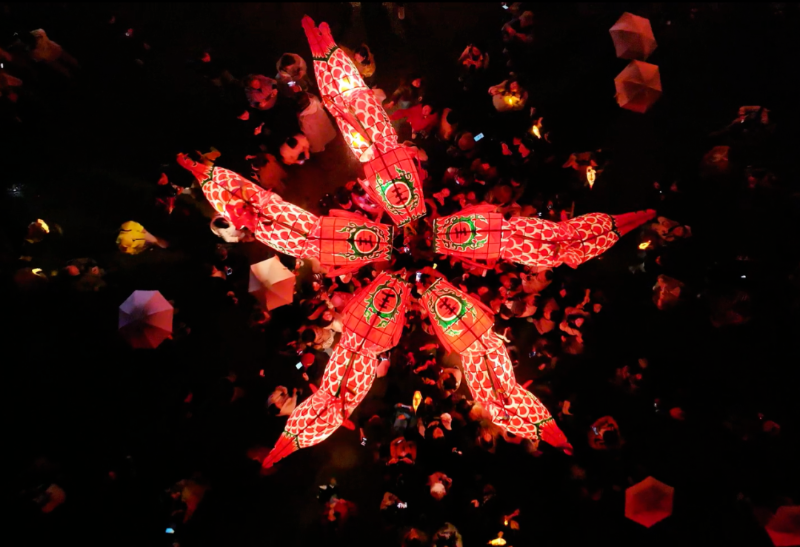 鱼灯点亮古村夜色